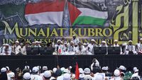 Ribuan Warga Gelar Aksi Munajat Kubro 212 di Monas