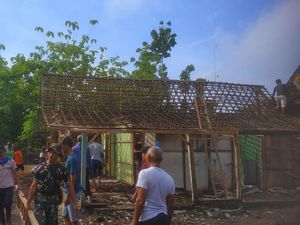 Rumah di Ngawi Rusak Tersambar Petir