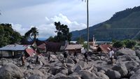 Ngerinya Batu Besar Terbawa Banjir Bandang-Longsor di Humbahas Sumut