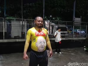 Diundang FIFA, Suporter Temanggung Lukis Wajah Gianni Infantino di Tubuhnya Diundang FIFA, Suporter Temanggung Lukis Wajah Gianni Infantino di Tubuhnya