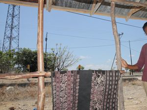 Dulu Berburu Sinyal di Waingapu Sambil Naik Pohon Kini Sambil Rebahan