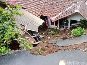 Tebing 8 Meter Longsor di Blitar Banjarnegara, 2 Rumah Rusak