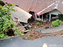 Tebing 8 Meter Longsor di Blitar Banjarnegara, 2 Rumah Rusak