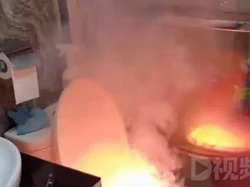 Duh! Smart Toilet Meledak Saat Sedang Digunakan