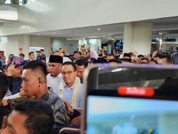Disambut Edy Rahmayadi, Anies Baswedan Tiba di Medan