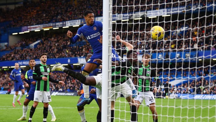 Soccer Football - Premier League - Chelsea v Brighton & Hove Albion - Stamford Bridge, London, Britain - December 3, 2023 Chelseas Levi Colwill scores their second goal Action Images via Reuters/Matthew Childs NO USE WITH UNAUTHORIZED AUDIO, VIDEO, DATA, FIXTURE LISTS, CLUB/LEAGUE LOGOS OR LIVE SERVICES. ONLINE IN-MATCH USE LIMITED TO 45 IMAGES, NO VIDEO EMULATION. NO USE IN BETTING, GAMES OR SINGLE CLUB/LEAGUE/PLAYER PUBLICATIONS.