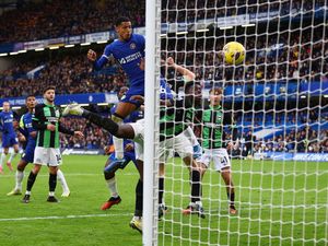 Chelsea Ungguli Brighton 2-1 di Babak I, Conor Gallagher Dikartu Merah