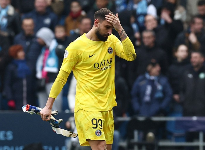 Soccer Football - France - Ligue 1 - Le Havre v Paris St Germain - Stade Oceane, Le Havre, France - December 3, 2023  Paris St Germains Gianluigi Donnarumma reacts after being sent off REUTERS/Stephanie Lecocq