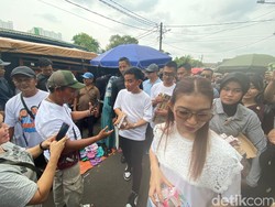 Usai Sapa Warga di CFD, Gibran Lanjut Blusukan ke Pasar Rawasari Jakpus