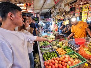 Blusukan di Pasar Rawasari, Gibran Cek Harga Komoditas-Santap Nasi Kapau Blusukan di Pasar Rawasari, Gibran Cek Harga Komoditas-Santap Nasi Kapau