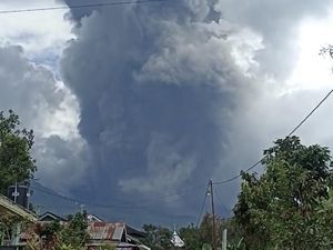 Adan Pergi Usai Selamatkan Teman dari Jurang saat Erupsi Gunung Marapi Adan Pergi Usai Selamatkan Teman dari Jurang saat Erupsi Gunung Marapi