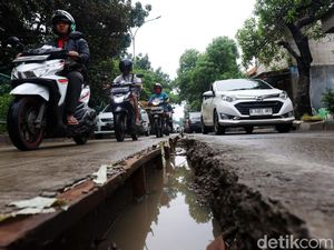 Hati-hati! Ada Lubang di Proyek Perbaikan Jalan Marsekal Suryadarma Tangerang