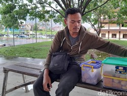 Didikan Ortu Buat Januari Punya Mental Baja Jualan Risol di Kampus