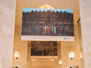 Edward Hutabarat Boyong Foto Borobudur hingga Wastra Selimut Nusantara ke Paris Edward Hutabarat Boyong Foto Borobudur hingga Wastra Selimut Nusantara ke Paris