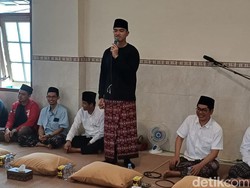 Pakai Sarung dan Peci, Kaesang Silaturahmi ke Ponpes Al Falah Kediri