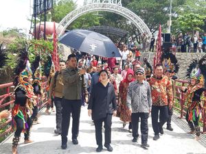 Ungkap Isi Pembicaraan Ngeri-ngeri Sedap dengan Luhut, Puan: Isu-isu Saat Ini Ungkap Isi Pembicaraan Ngeri-ngeri Sedap dengan Luhut, Puan: Isu-isu Saat Ini