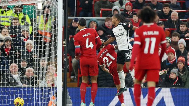 Soccer Football - Premier League - Liverpool v Fulham - Anfield, Liverpool, Britain - December 3, 2023 Fulham's Bobby Decordova-Reid scores their third goal REUTERS/Phil Noble NO USE WITH UNAUTHORIZED AUDIO, VIDEO, DATA, FIXTURE LISTS, CLUB/LEAGUE LOGOS OR 'LIVE' SERVICES. ONLINE IN-MATCH USE LIMITED TO 45 IMAGES, NO VIDEO EMULATION. NO USE IN BETTING, GAMES OR SINGLE CLUB/LEAGUE/PLAYER PUBLICATIONS.