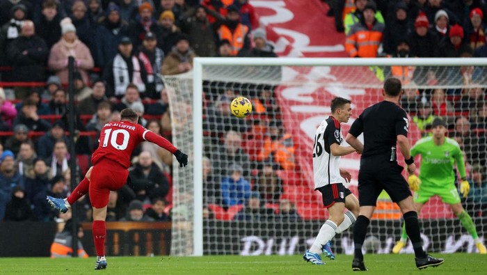 Soccer Football - Premier League - Liverpool v Fulham - Anfield, Liverpool, Britain - December 3, 2023 Liverpools Alexis Mac Allister scores their second goal REUTERS/Phil Noble NO USE WITH UNAUTHORIZED AUDIO, VIDEO, DATA, FIXTURE LISTS, CLUB/LEAGUE LOGOS OR LIVE SERVICES. ONLINE IN-MATCH USE LIMITED TO 45 IMAGES, NO VIDEO EMULATION. NO USE IN BETTING, GAMES OR SINGLE CLUB/LEAGUE/PLAYER PUBLICATIONS.