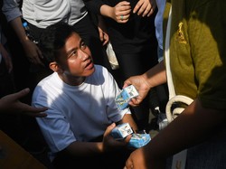 Aksi Bagi-bagi Susu di CFD Disorot Bawaslu DKI, Gibran: Silakan Ditelusuri