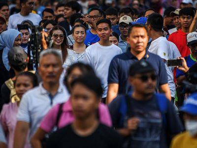Momen Gibran Sapa Warga di CFD Jakarta
