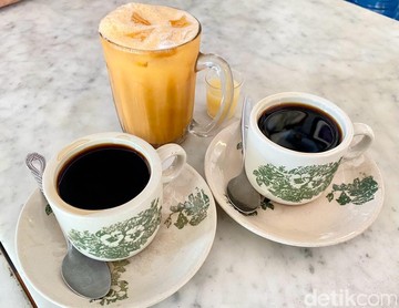 Nostalgia di 5 Warung Kopi Tradisional Legendaris Medan hingga Bandung