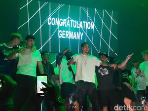 Momen Timnas Jerman U-17 Pesta Juara di Kelab Malam Solo Momen Timnas Jerman U-17 Pesta Juara di Kelab Malam Solo