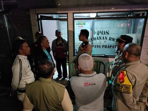 Polsek Mampang Prapatan Gelar Patroli Sentuh Indekos di Gang-gang