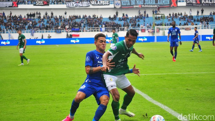 PSIS melawan PSS di Stadion Jatidiri Semarang, Minggu (3/12/2023).