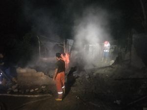 Rumah Jurnalis NTT Dibakar-Diintimidasi gegara Pemberitaan Judi Rumah Jurnalis NTT Dibakar-Diintimidasi gegara Pemberitaan Judi