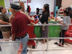 Jelang Transmart Full Day Sale Berakhir, Pengunjung Padati Area Elektronik-Sayuran