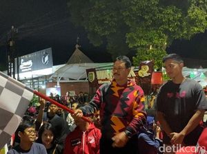 Gelar Jalan Santai Malam Hari, Kaesang Minta Warga Madiun Tidak Golput Gelar Jalan Santai Malam Hari, Kaesang Minta Warga Madiun Tidak Golput