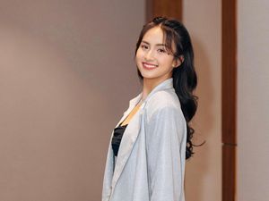 Gaya Makan Angie Marcheria Diungkap: Suka Duduk Bersila Gaya Makan Angie Marcheria Diungkap: Suka Duduk Bersila