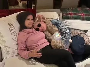 Baikan, Ini Momen Britney Spears Pelukan dengan Ibunya Baikan, Ini Momen Britney Spears Pelukan dengan Ibunya