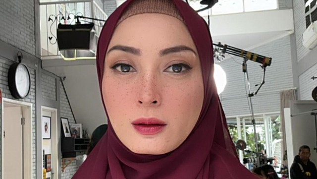 Update Informasi Selebriti InsertLive : Pelaku Penipuan Umrah Sudah Ditangkap, Della Puspita Bersyukur