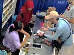 Viral 2 Bule Tipu Kasir Minimarket di Banyuwangi Pakai Trik Sulap