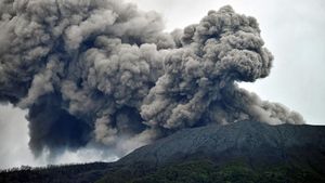 Erupsi, Ini Penampakan Semburan Abu Vulkanik Gunung Marapi