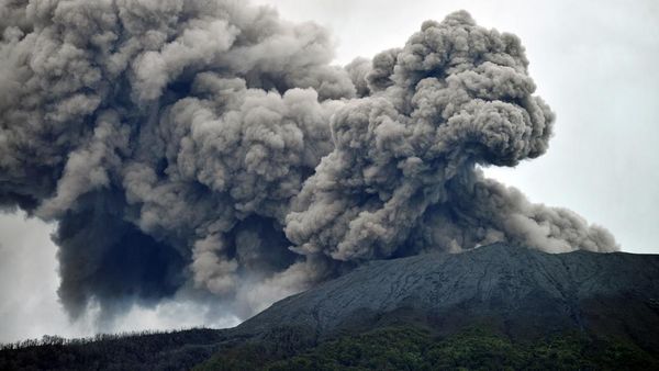 Erupsi, Ini Penampakan Semburan Abu Vulkanik Gunung Marapi