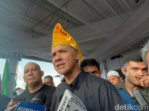 Ganjar Minta Relawan Konsultasi KPU-Bawaslu Jika Beri Bantuan Korban Bencana Ganjar Minta Relawan Konsultasi KPU-Bawaslu Jika Beri Bantuan Korban Bencana
