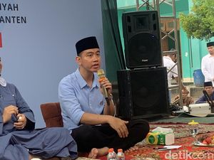 Gibran: Pak Kiai, Mohon Dikawal Betul Program Kami Dana Abadi Pesantren Gibran: Pak Kiai, Mohon Dikawal Betul Program Kami Dana Abadi Pesantren