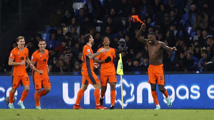 Soccer Football - Serie A - Napoli v Inter Milan - Stadio Diego Armando Maradona, Naples, Italy - December 3, 2023 Inter Milans Marcus Thuram celebrates scoring their third goal REUTERS/Ciro De Luca