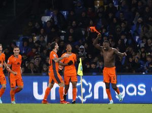 Si Ular Besar Unjuk Kekuatan di Naples Si Ular Besar Unjuk Kekuatan di Naples
