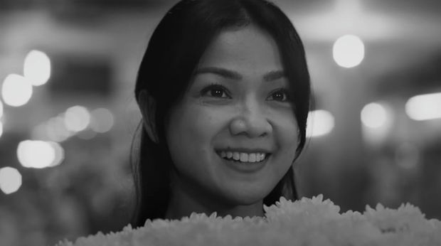 Jatuh Cinta Seperti di Film-film Jatuh Cinta Seperti di Film-film merupakan karya terbaru Yandy Laurens, sutradara di balik Keluarga Cemara (2019) hingga serial Yang Hilang dalam Cinta (2022).