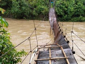 Jembatan Gantung di Mamasa Rusak Diterjang Banjir, Warga 2 Dusun Terisolir