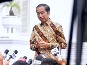 KPU Coklit Data Jokowi di Istana Jakarta untuk Pilkada 2024 KPU Coklit Data Jokowi di Istana Jakarta untuk Pilkada 2024