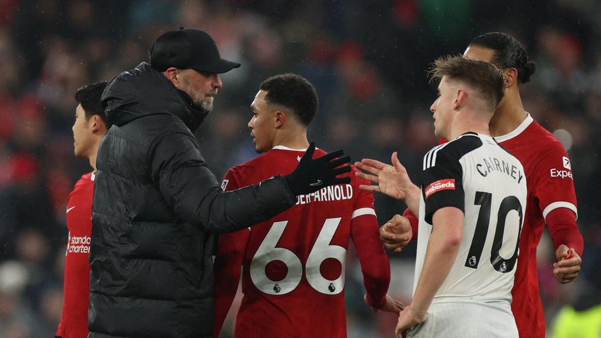 Juergen Klopp memuji Fulham yang mampu merepotkan Liverpool (REUTERS/PHIL NOBLE)