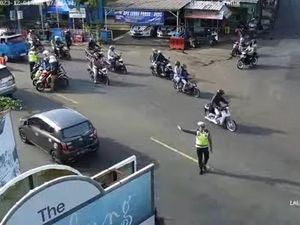 Arus Lalin Jogja-Wonosari Pagi Ini Lancar, Waspada Jalan Licin Saat Hujan Arus Lalin Jogja-Wonosari Pagi Ini Lancar, Waspada Jalan Licin Saat Hujan