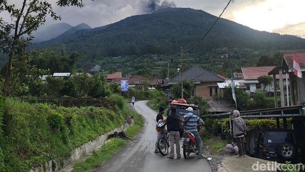 Potret Gunung Marapi Terkini, Masih Keluarkan Abu Vulkanik