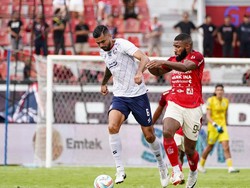 Dikalahkan Bali United, Pelatih Arema FC: Kartu Merah Buat Situasi Sulit