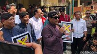 Potret Demo di DPW PSI DIY Buntut Ucapan Ade Armando soal Politik Dinasti DIY