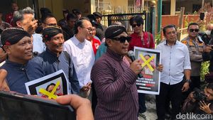 Potret Demo di DPW PSI DIY Buntut Ucapan Ade Armando soal Politik Dinasti DIY